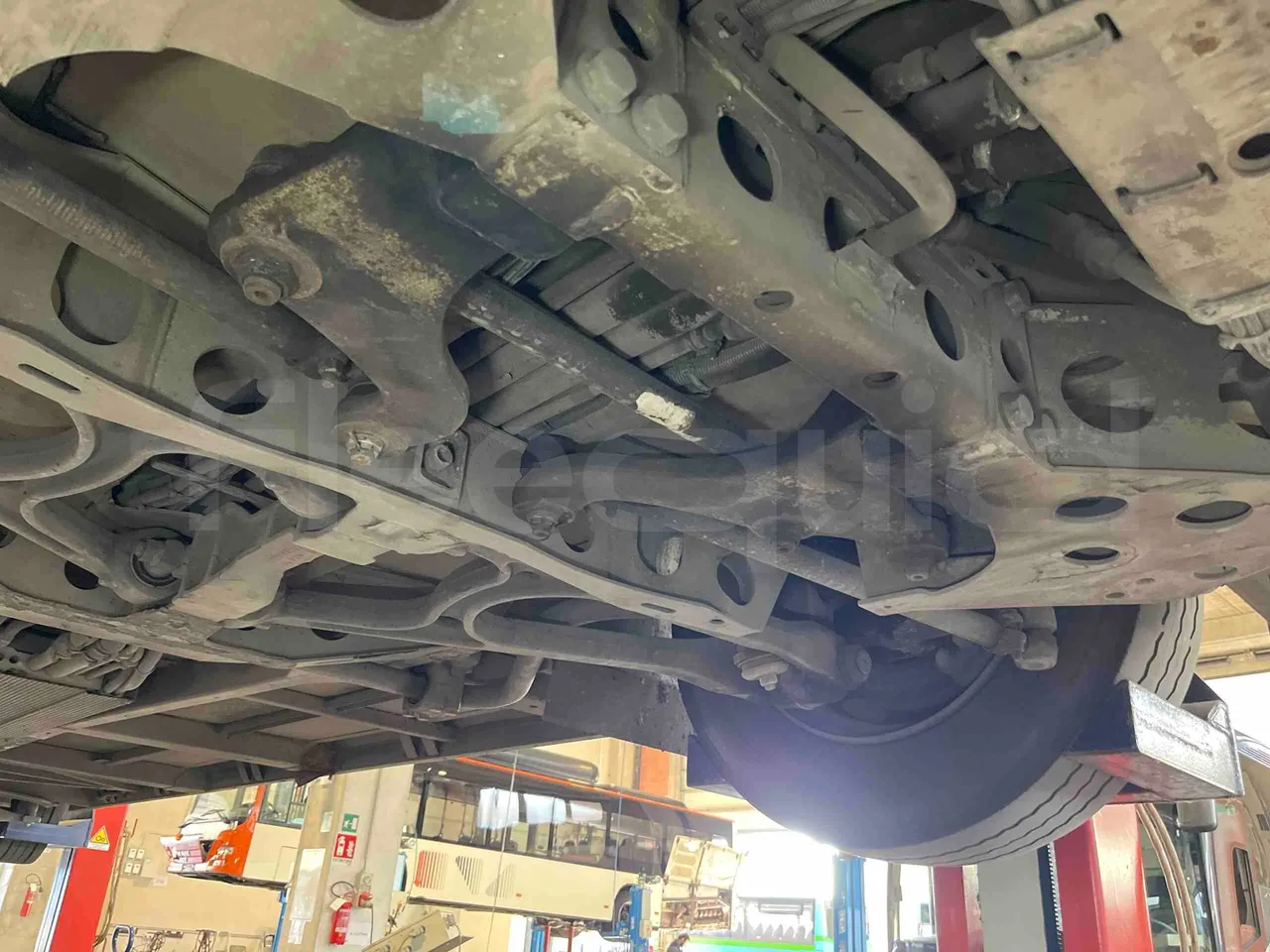 Mercedes-Benz Citaro G 0530 - Euro5 - 260kW - 17.940mt - front axle left side