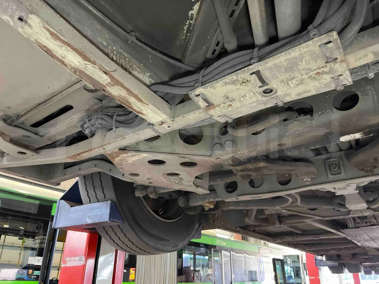 Mercedes-Benz Citaro G 0530 - Euro5 - 260kW - 17.940mt - front axle right side