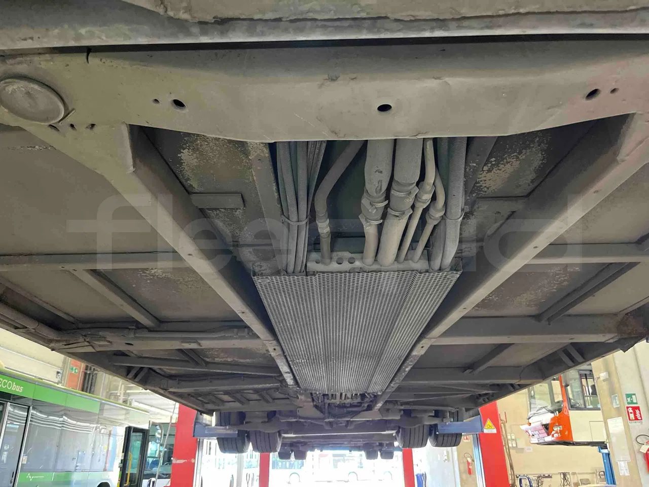 Mercedes-Benz Citaro G 0530 - Euro5 - 260kW - 17.940mt - central undercarriage photo
