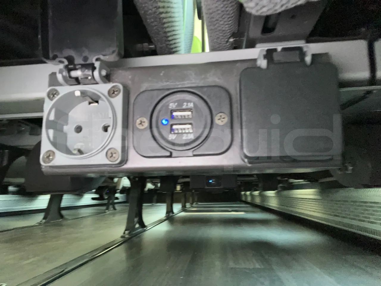 Vdl Futura - usb charging detail