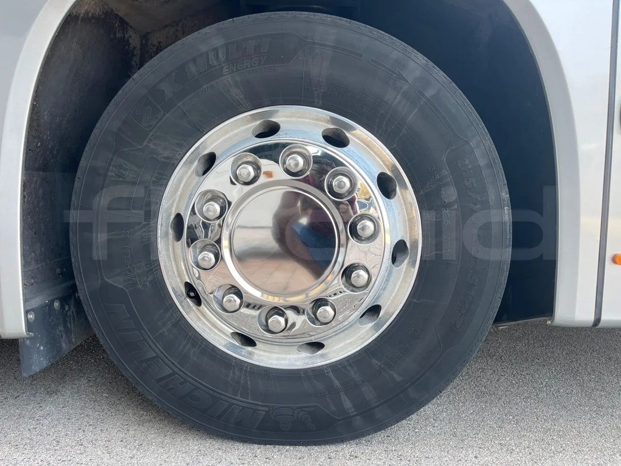 Vdl Futura - First Axle Left Side: Complete Tyre