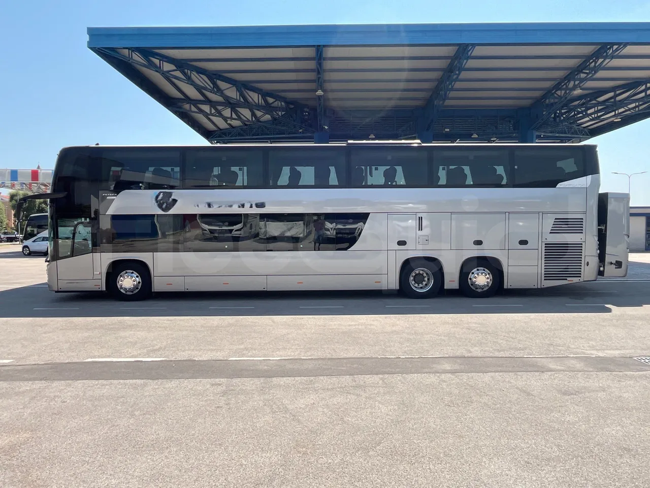 Vdl Futura - left side photo