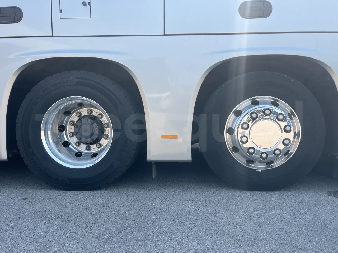 Vdl Futura - rear left tire photo