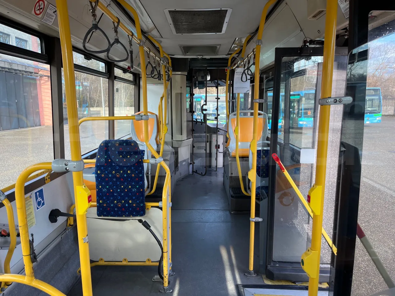 Irisbus Citelis PS09D1 PS09D1-98  - Euro5 - 213kW - 11.990mt - forward view middle aisle