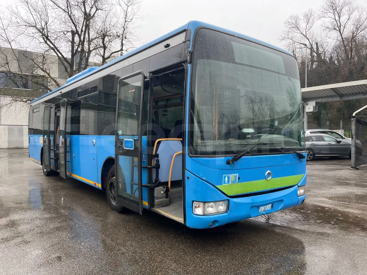 Iveco Crossway SFR162 - Euro 5 - 243 kW - 11.995 mt - 3/4 right front doors open