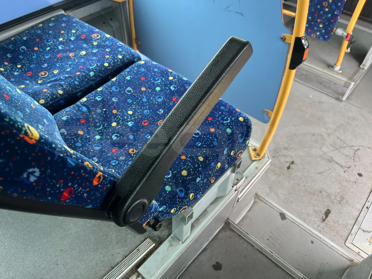 Iveco Crossway SFR162 - Euro 5 - 243 kW - 11.995 mt - armrest detail photo