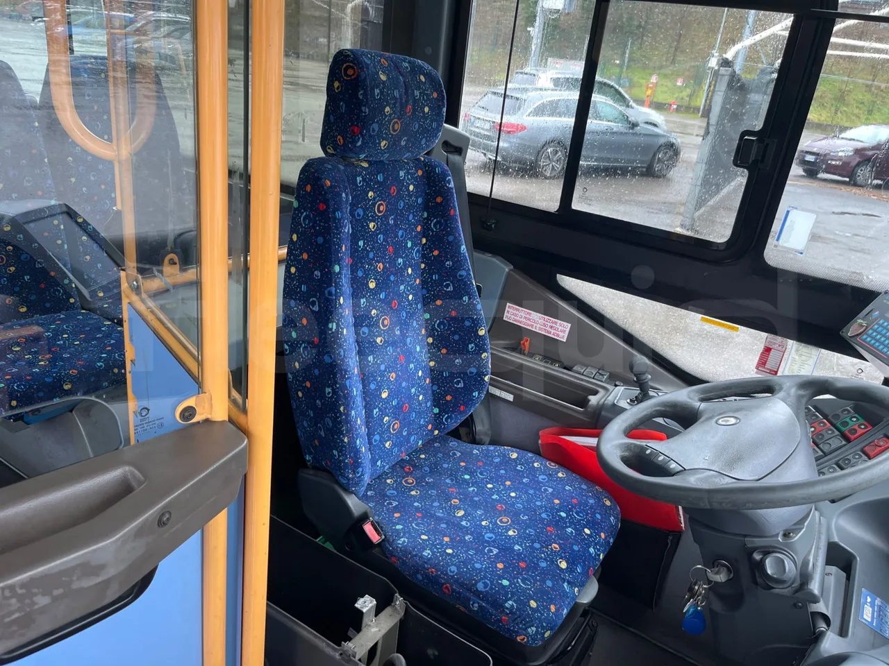 Iveco Crossway SFR162 - Euro 5 - 243 kW - 11.995 mt - driver's seat photo