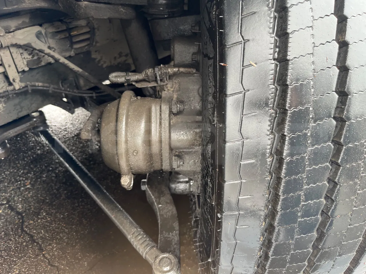 Iveco Crossway SFR162 - Euro 5 - 243 kW - 11.995 mt - front brake calipers left