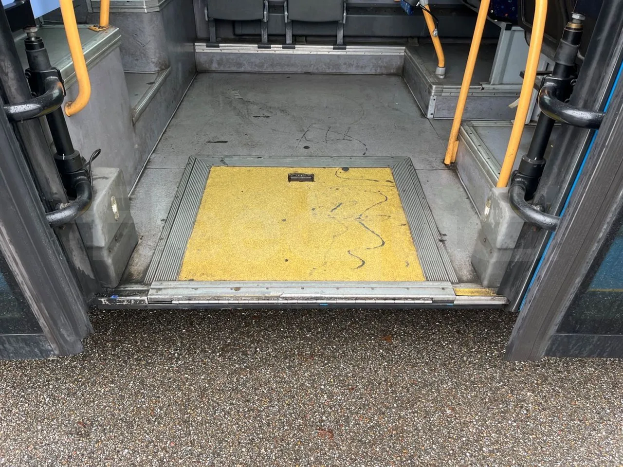 Iveco Crossway SFR162 - Euro 5 - 243 kW - 11.995 mt - platform open photo