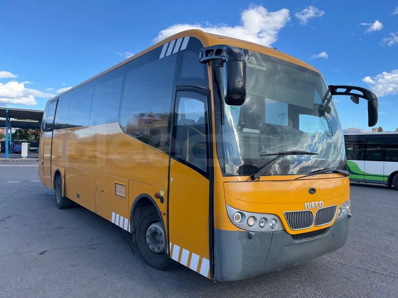 Iveco Andecar VII.3 BF150GDR - Euro4 - 185kw - 10 mt - 3/4 front right doors