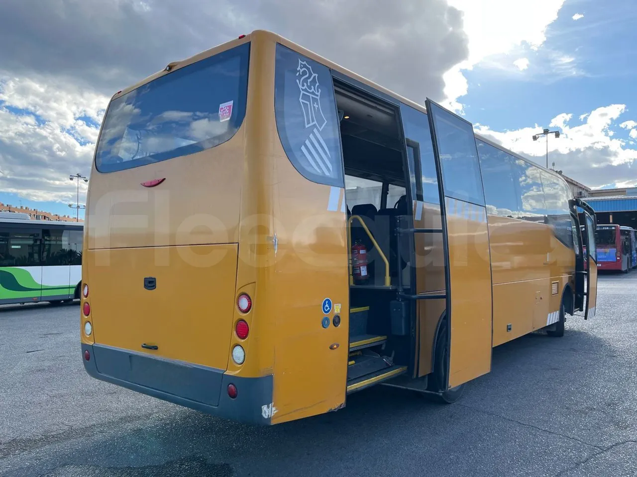 Iveco Andecar VII.3 BF150GDR - Euro4 - 185kw - 10 mt - 3/4 right rear doors open