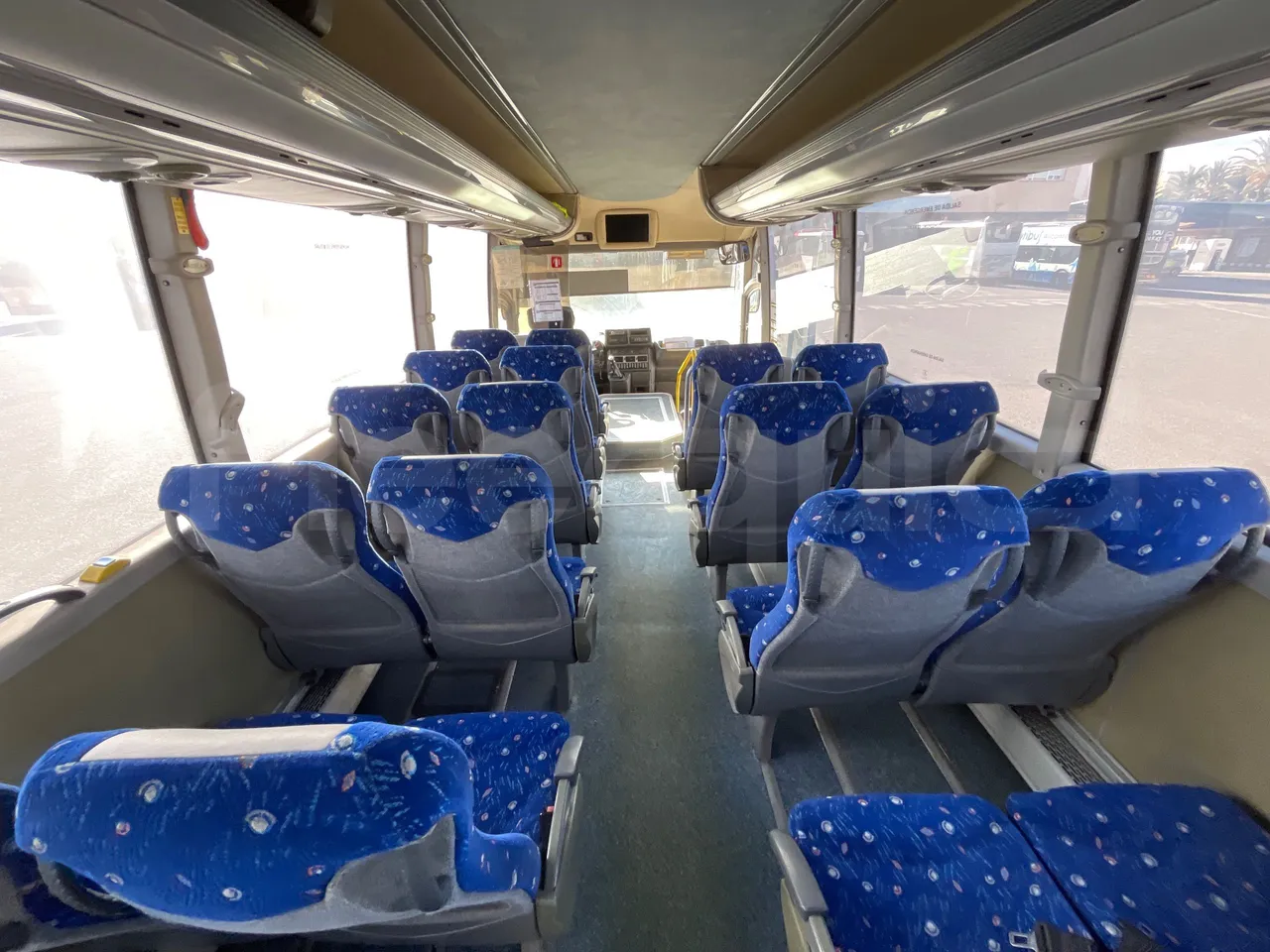 Iveco Andecar VII.3 BF150GDR - Euro4 - 185kw - 10 mt - forward view middle aisle