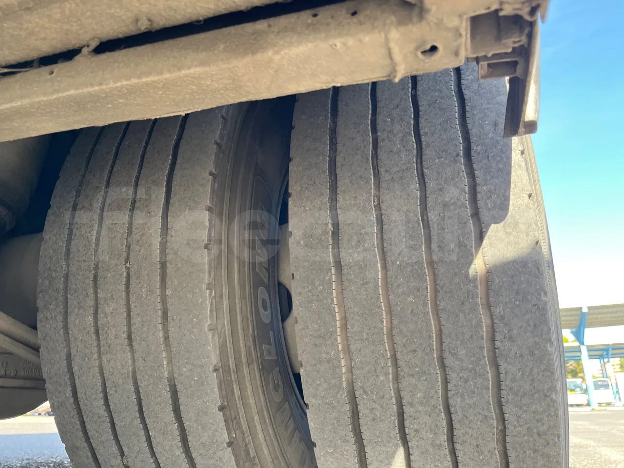 Iveco Andecar VII.3 BF150GDR - Euro4 - 185kw - 10 mt - tread condition front tires left