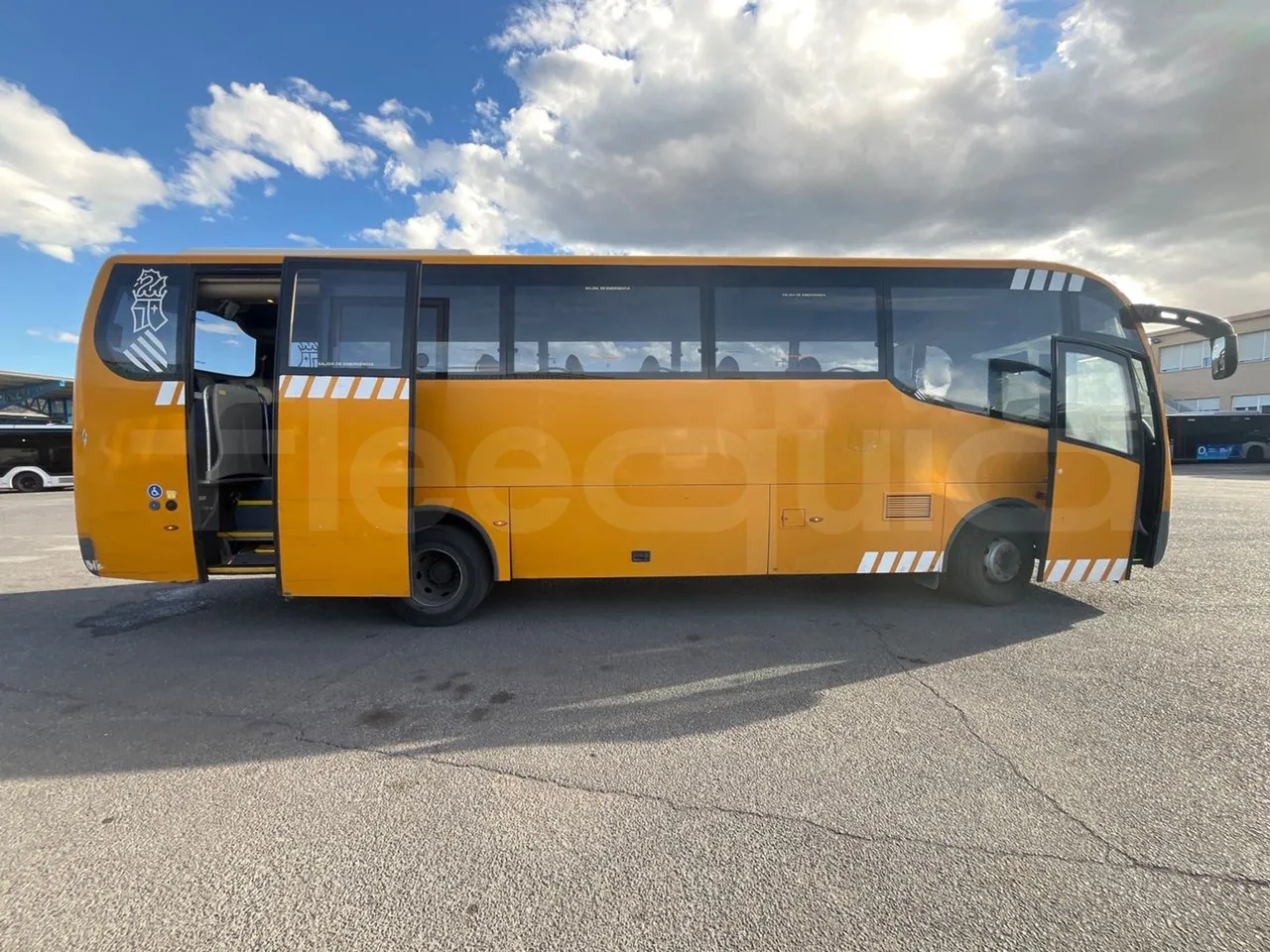 Iveco Andecar VII.3 BF150GDR - Euro4 - 185kw - 10 mt - right side doors open