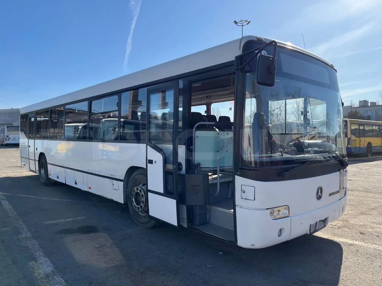 Mercedes-Benz Conecto O345 -EUR3-184kW- 11.915m - 3/4 right front doors open