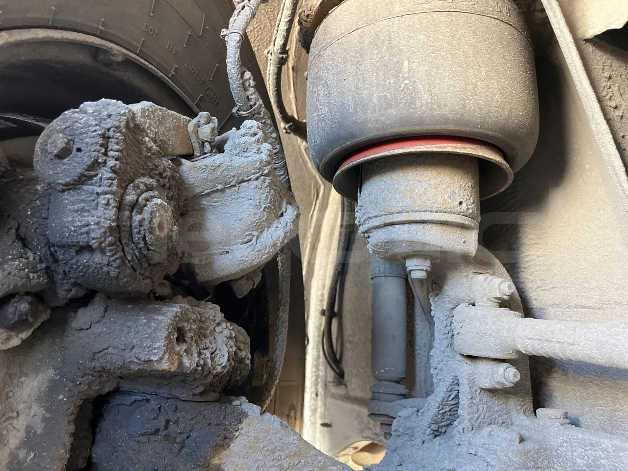 Mercedes-Benz Conecto O345 -EUR3-184kW- 11.915m - front brake calipers right