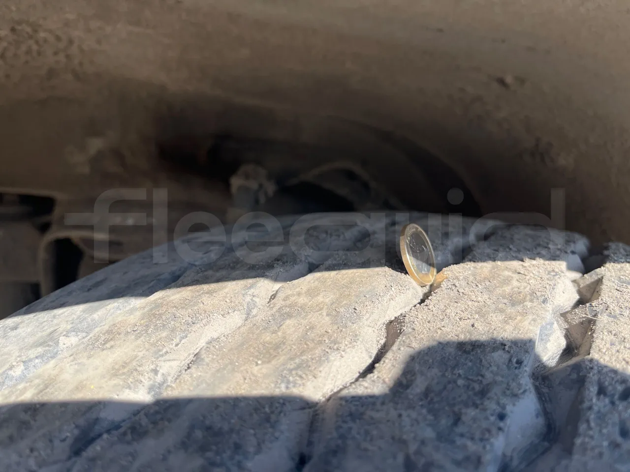 Mercedes-Benz Conecto O345 -EUR3-184kW- 11.915m - tread condition front tires left