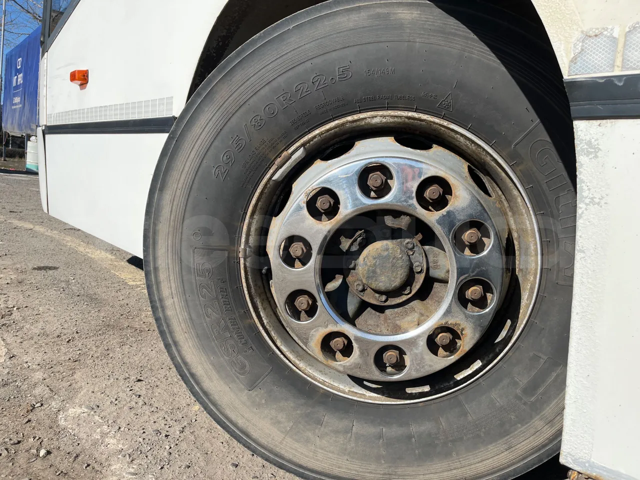 Mercedes-Benz Conecto O345 -EUR3-184kW- 11.915m - front left tire measurements