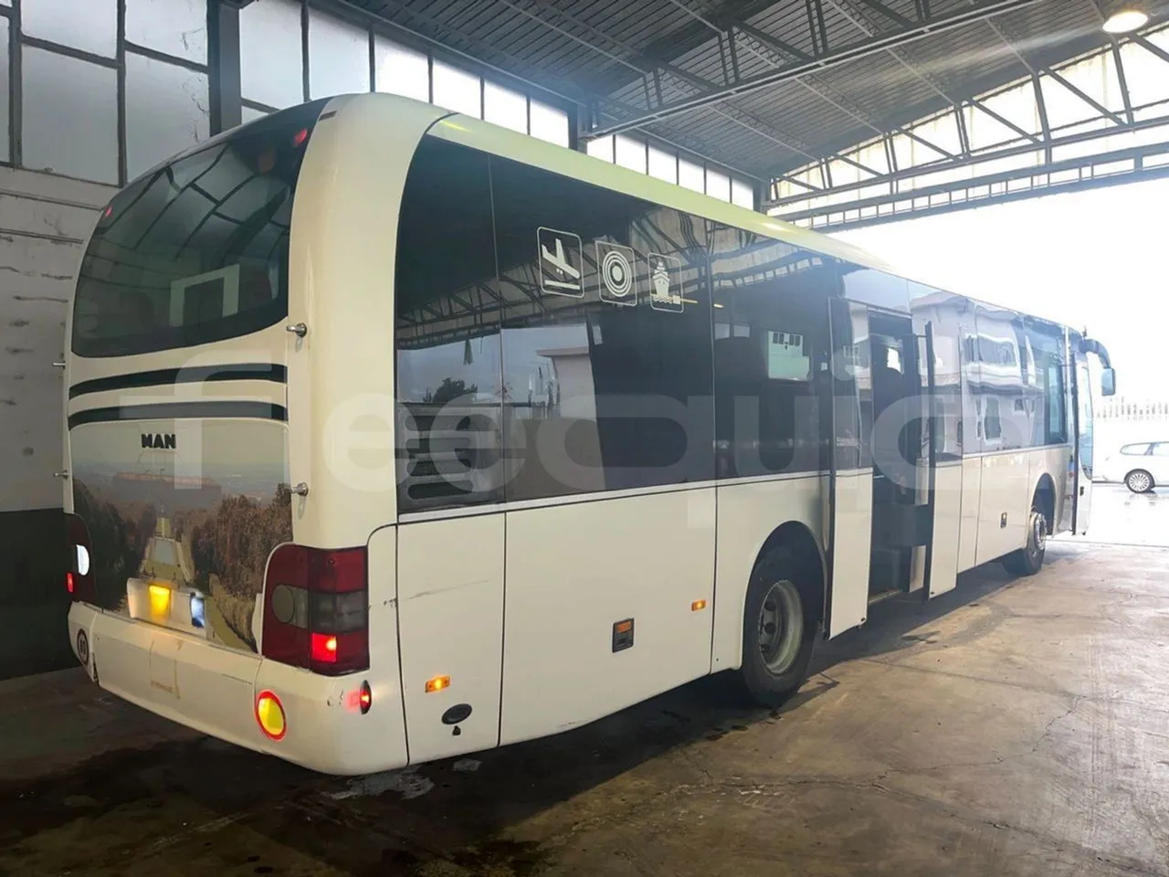 Man Lion's regio UL354NKMIX - Euro 4 - 257 kW - 12.250 mt - 3/4 right rear doors open