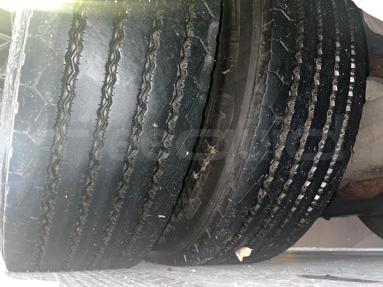 Man Lion's regio UL354NKMIX - Euro 4 - 257 kW - 12.250 mt - tread condition second axle tires right