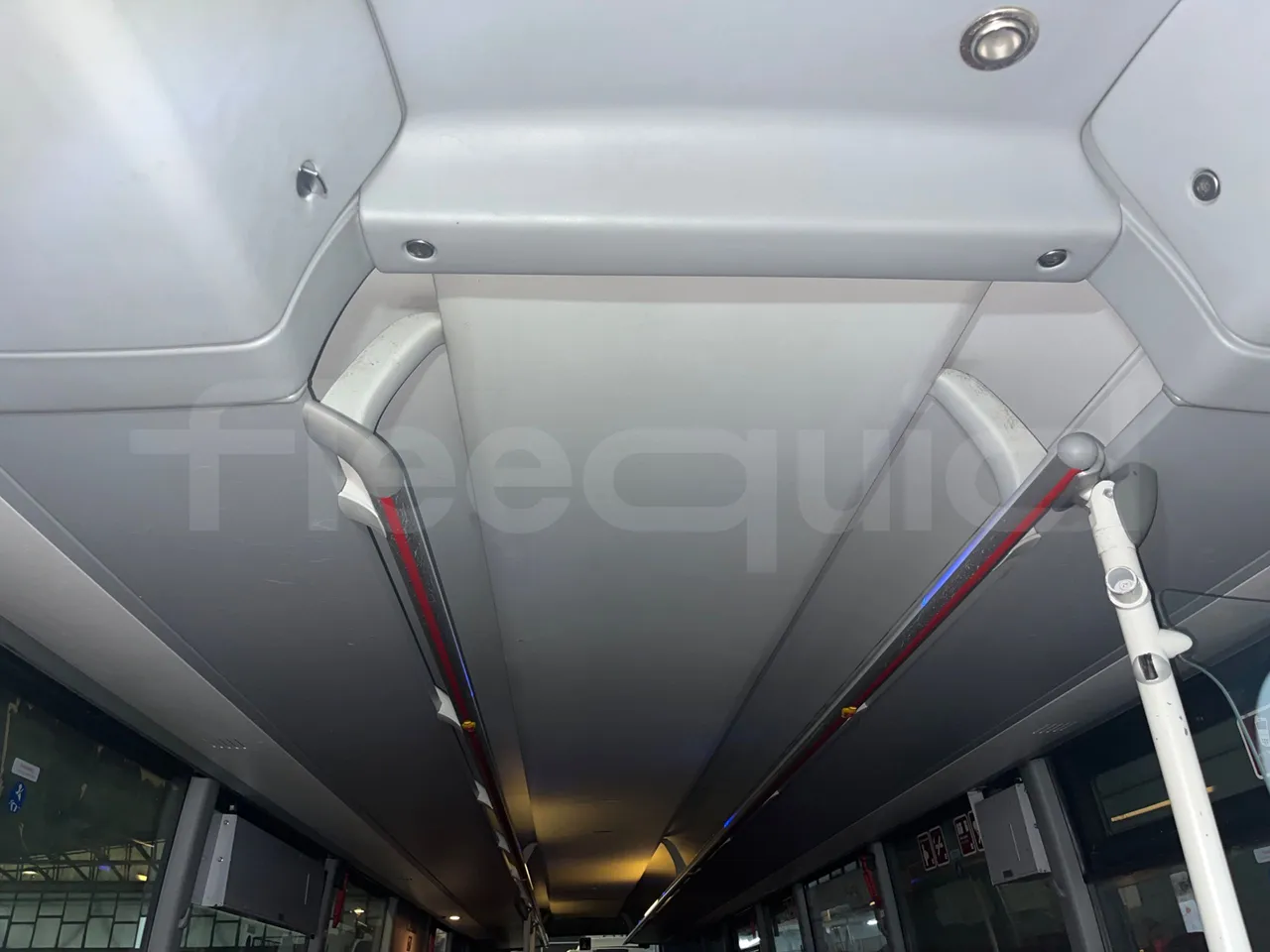 Man Lion's regio UL354NKMIX - Euro 4 - 257 kW - 12.250 mt - overhead compartments photo