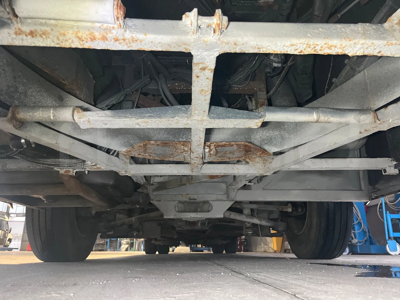 Man Lion's regio UL354NKMIX - Euro 4 - 257 kW - 12.250 mt - front undercarriage from front