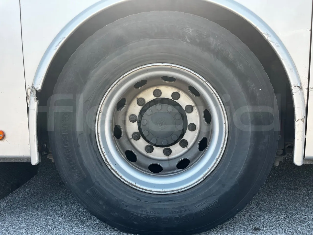 Vdl Futura - rear left tire photo