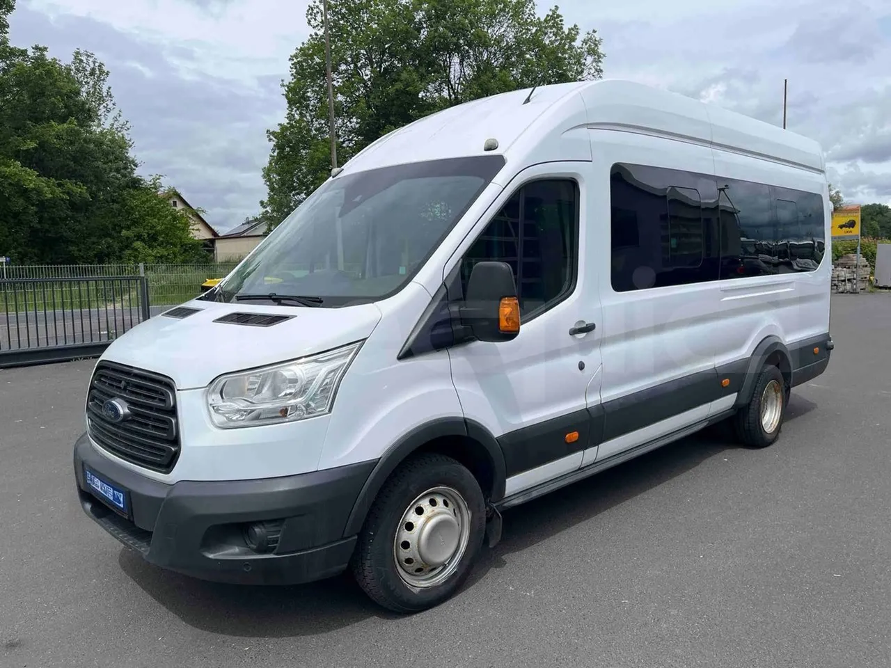 Ford Transit - 3/4 front left