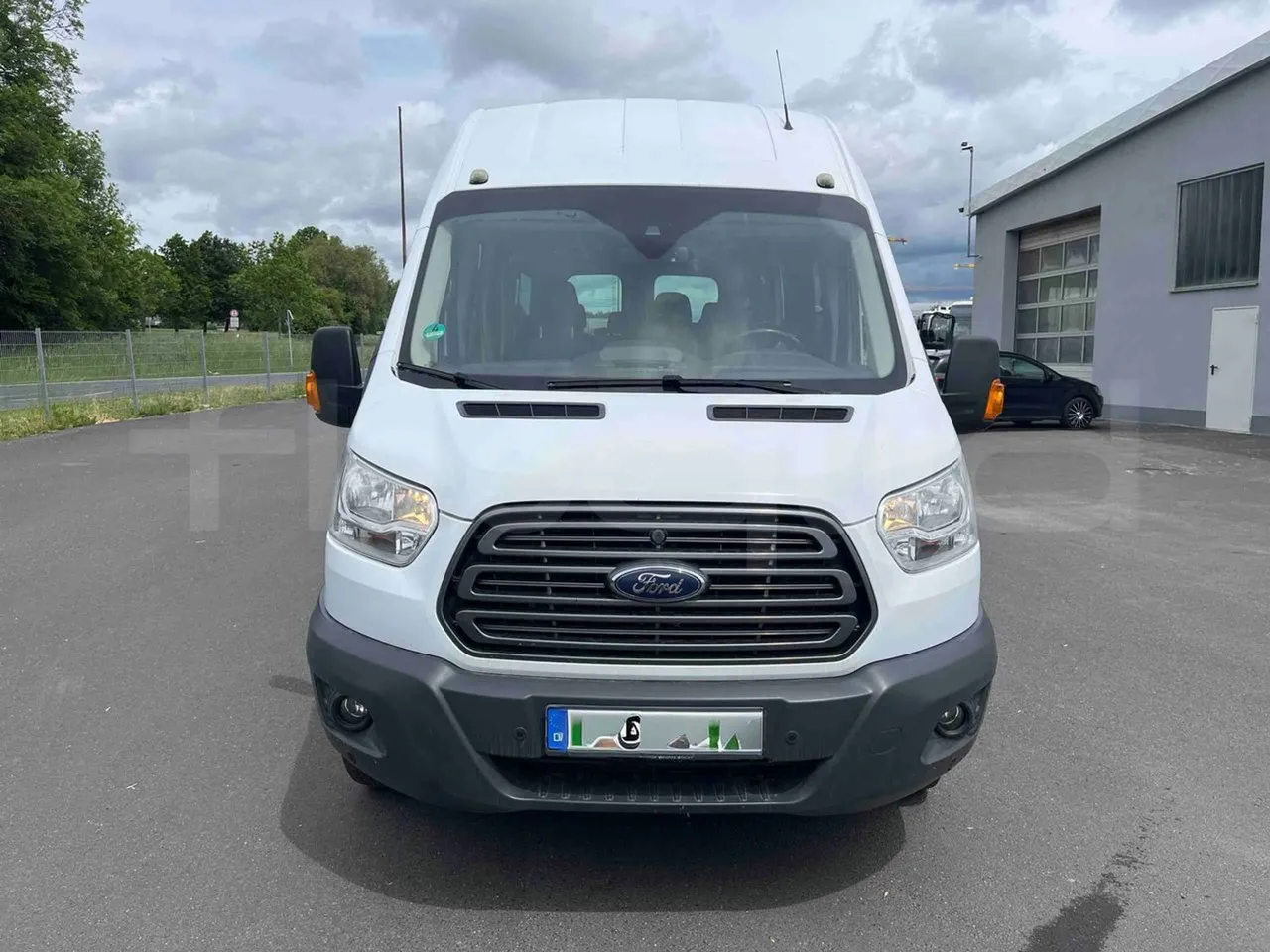 Ford Transit - front photo