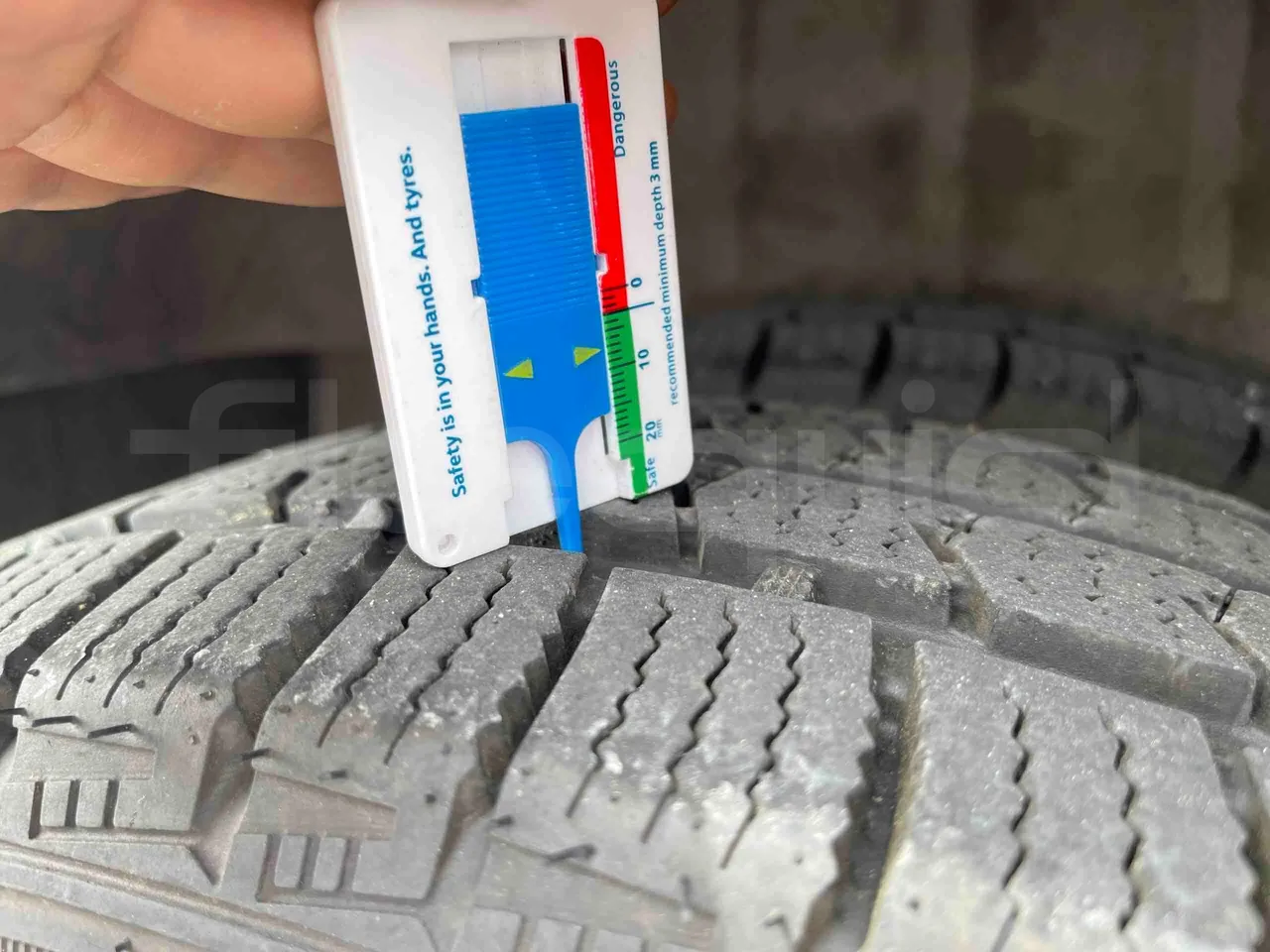 Ford Transit - tread condition front tires right