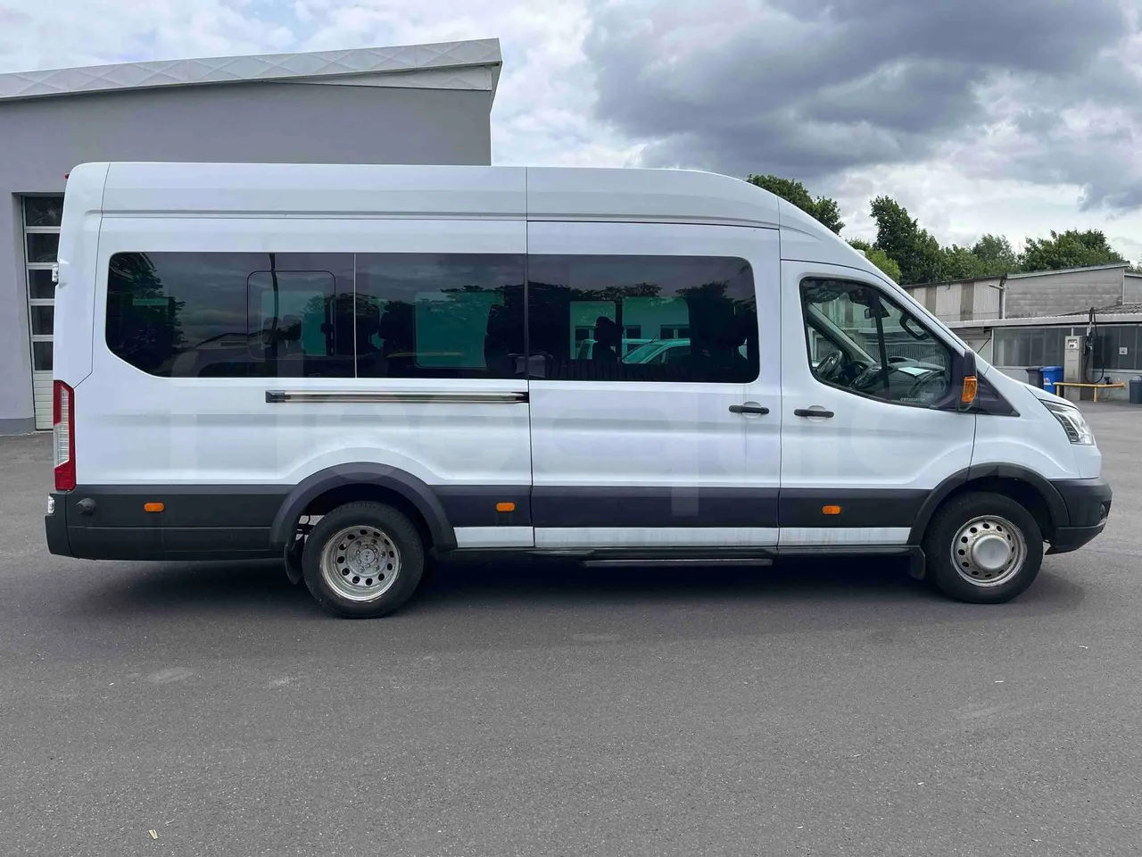 Ford Transit - right side doors closed