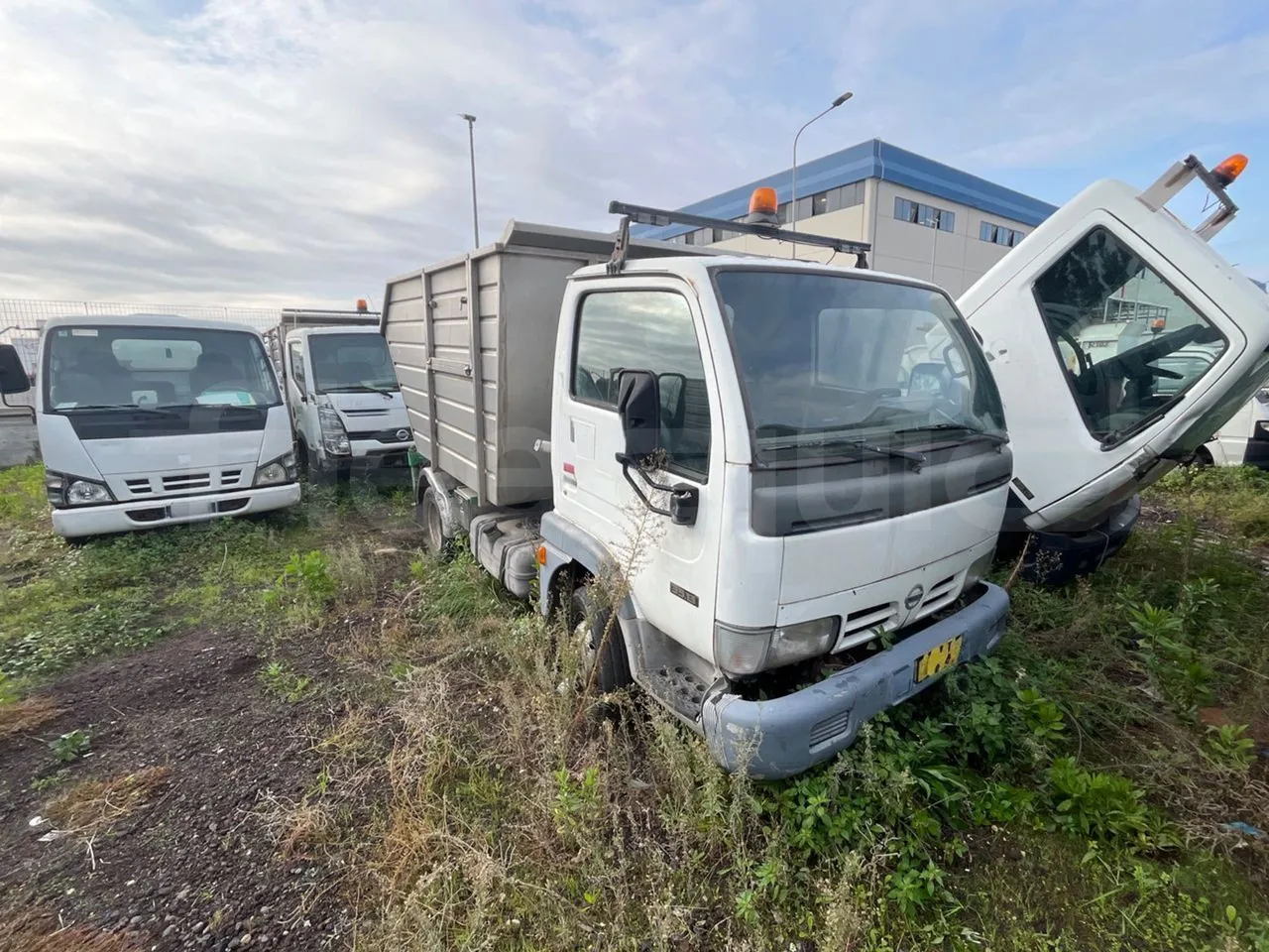 Nissan Cabstar TL35 - Euro3 - 92kW - 5.170mt - Base cover photo