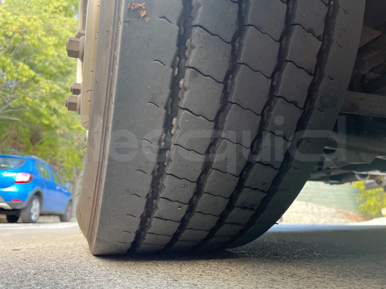 Beulas Man Gianino Euro6 - 184kw - 8.300mt - tread condition front tires left