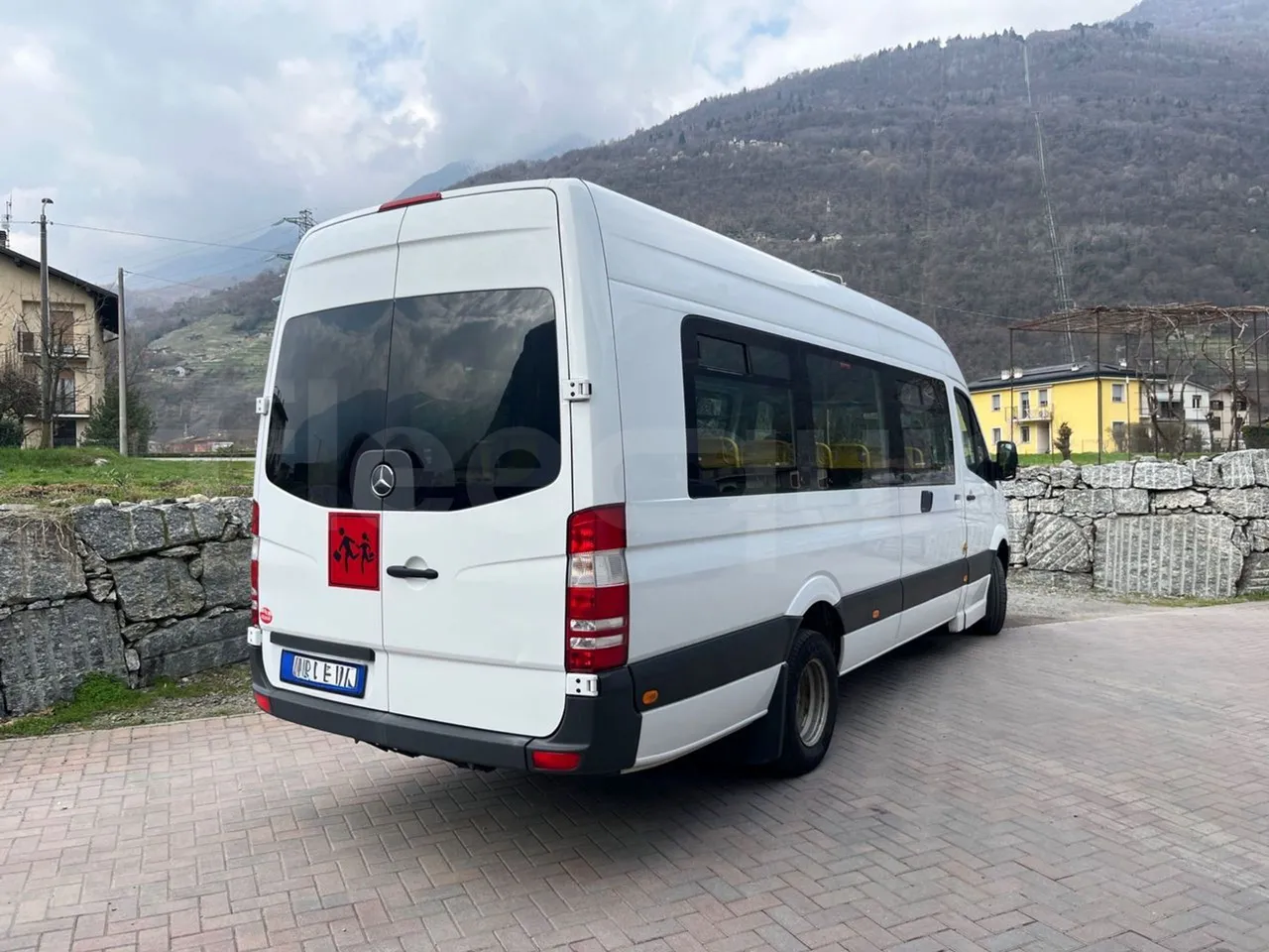 Mercedes-Benz Sprinter 906BB50 - EUR 6 -120kW - 7.361m - 3/4 right rear doors closed