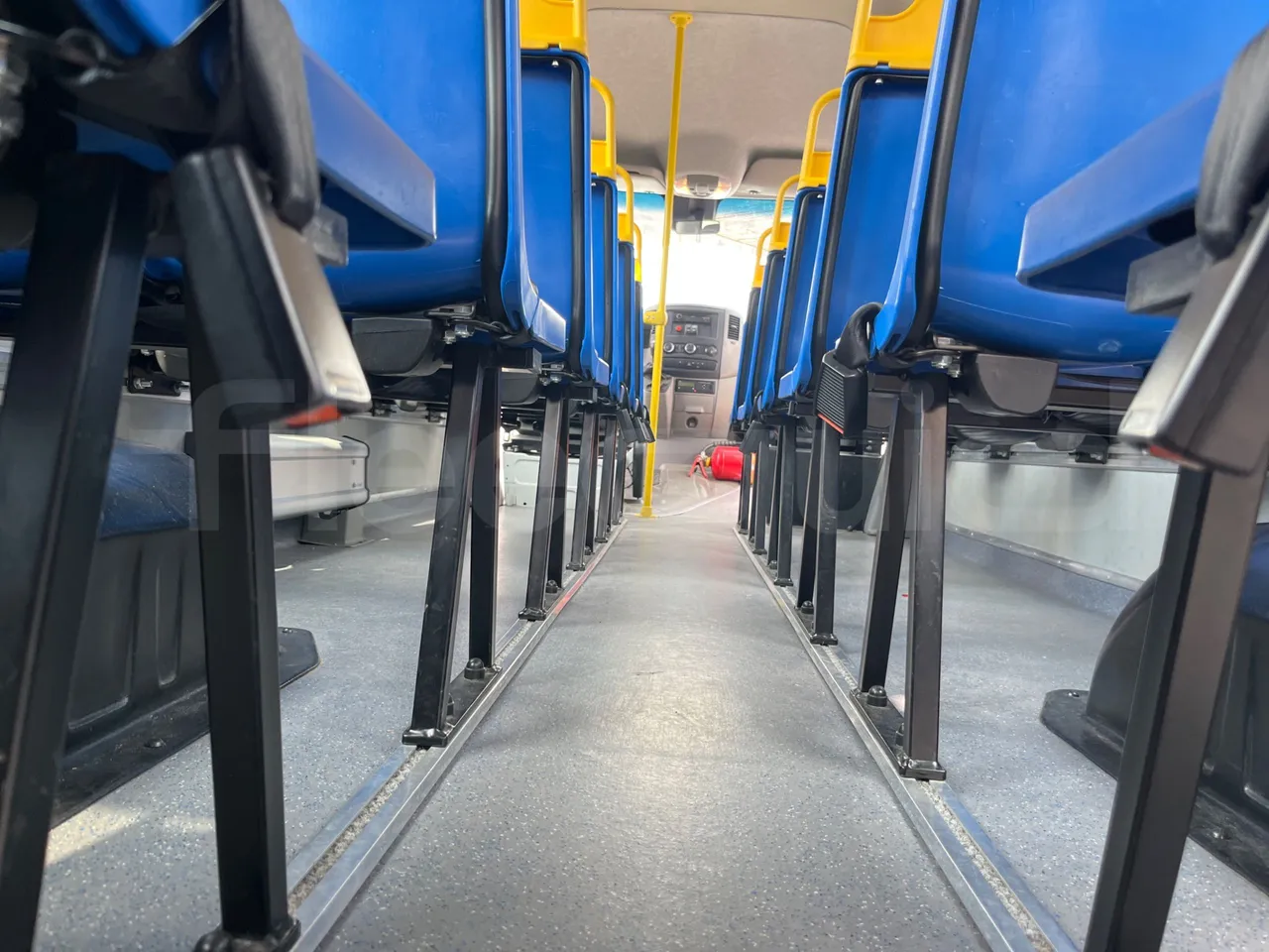 Mercedes-Benz Sprinter 906BB50 - EUR 6 -120kW - 7.361m - forward view middle aisle