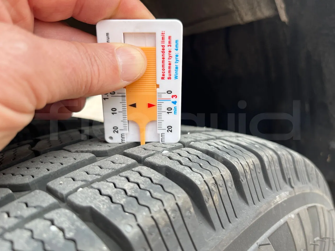 Mercedes-Benz Sprinter 906BB50 - EUR 6 -120kW - 7.361m - tread condition front tires left