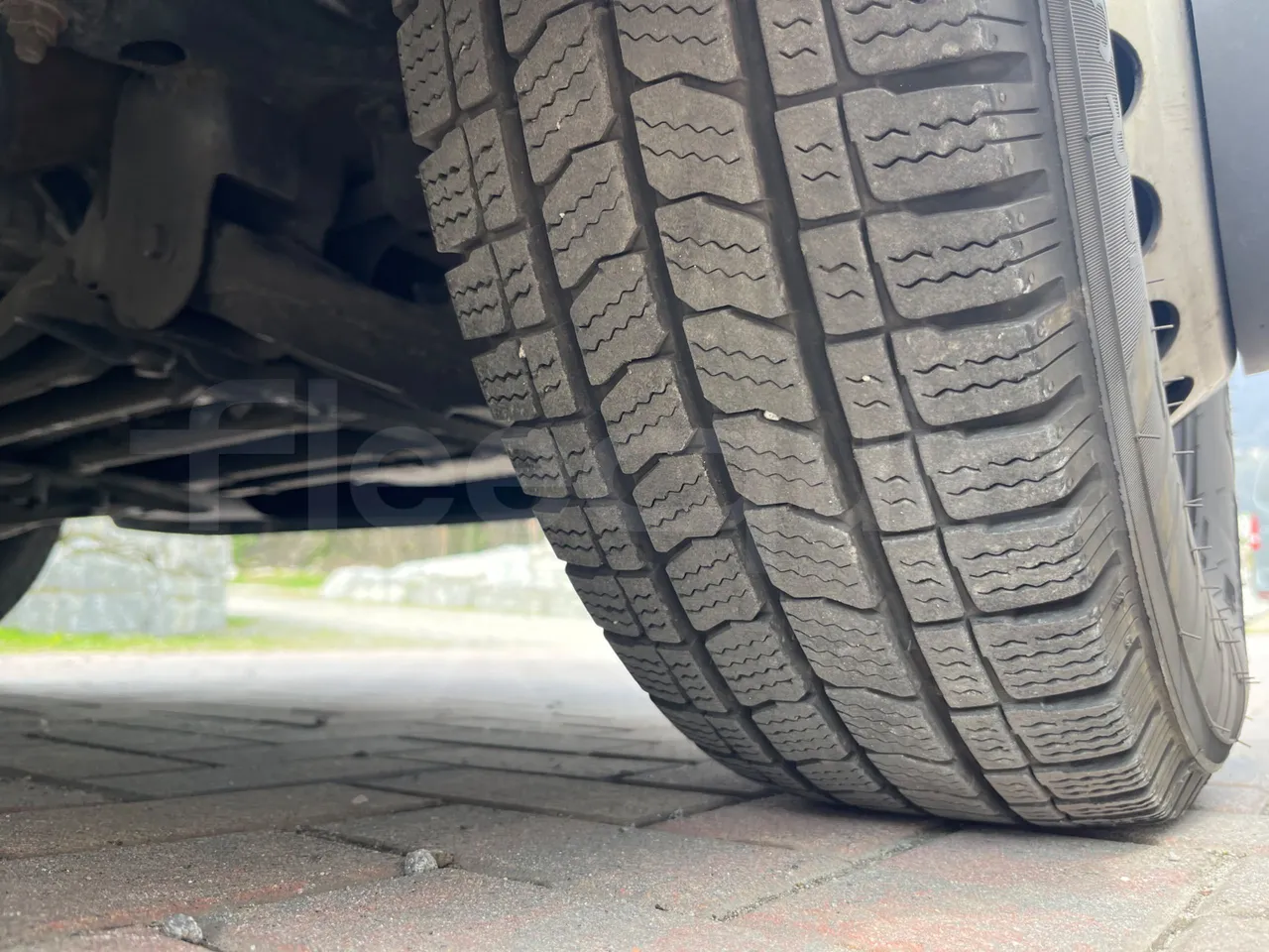 Mercedes-Benz Sprinter 906BB50 - EUR 6 -120kW - 7.361m - tread condition second axle tires right