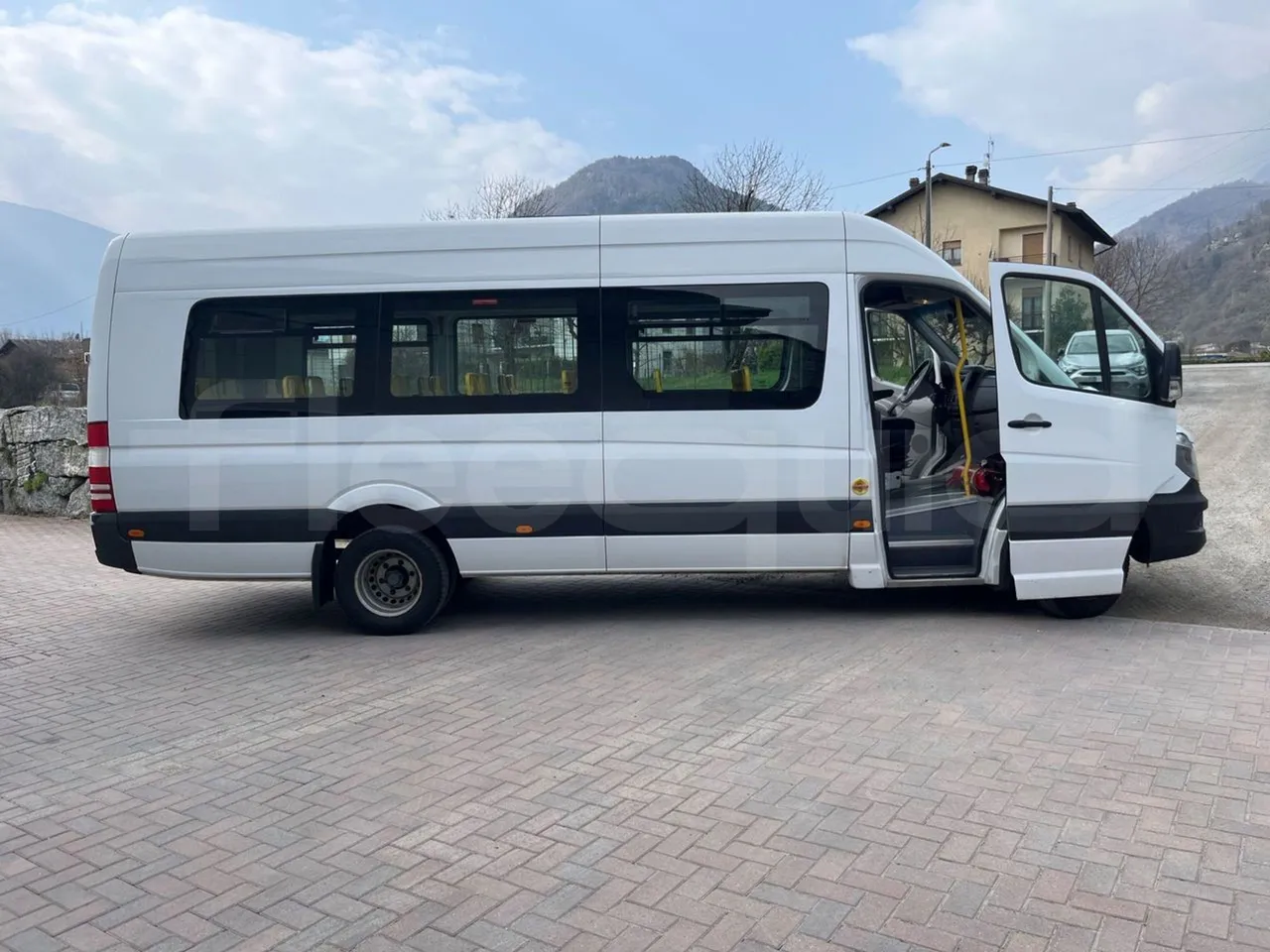 Mercedes-Benz Sprinter 906BB50 - EUR 6 -120kW - 7.361m - right side doors open