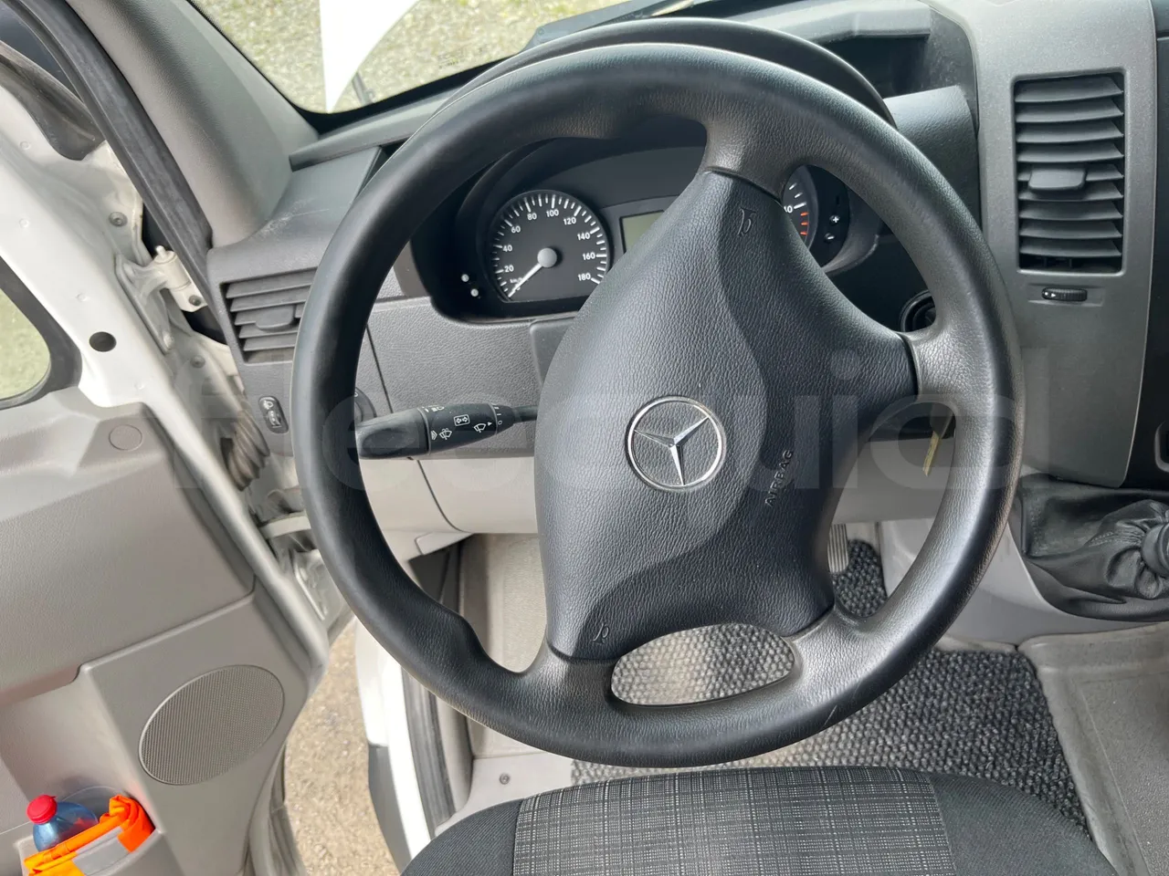 Mercedes-Benz Sprinter 906BB50 - EUR 6 -120kW - 7.361m - steering wheel photo