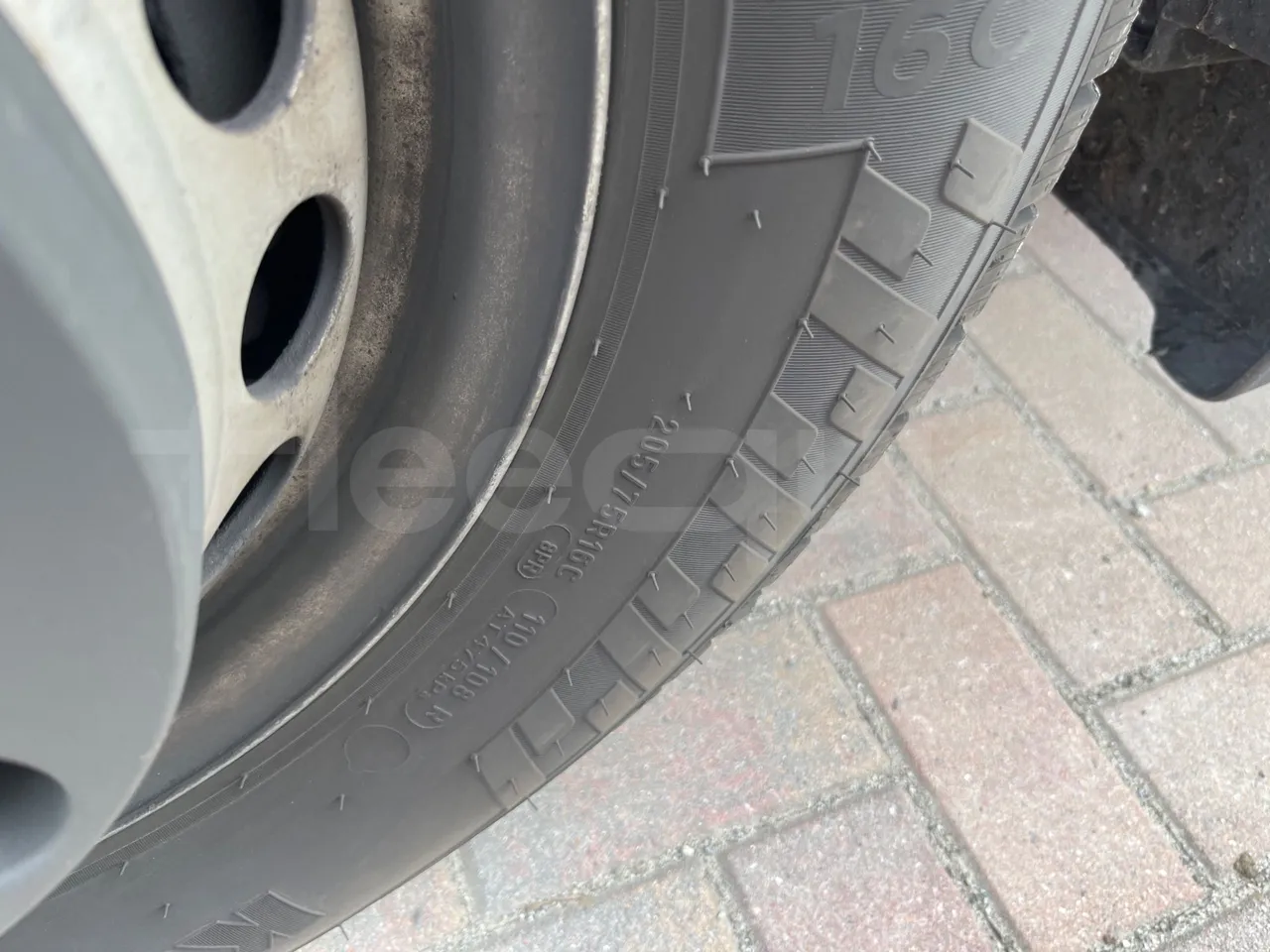 Mercedes-Benz Sprinter 906BB50 - EUR 6 -120kW - 7.361m - front left tire measurements