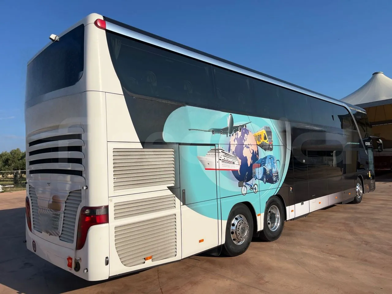 Setra S431 DT - EUR6 - 375kW - 13.89m - 3/4 right rear doors closed