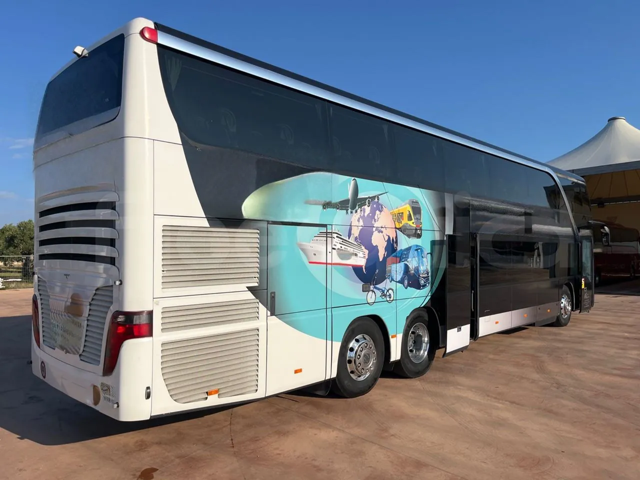 Setra S431 DT - EUR6 - 375kW - 13.89m - 3/4 right rear doors open