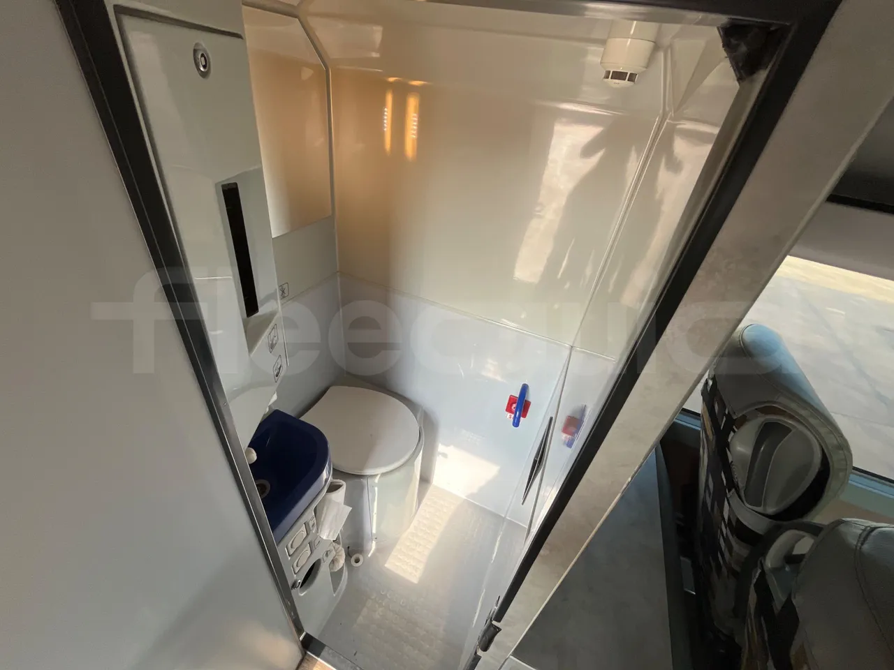 Setra S431 DT - EUR6 - 375kW - 13.89m - toilette accessories photo