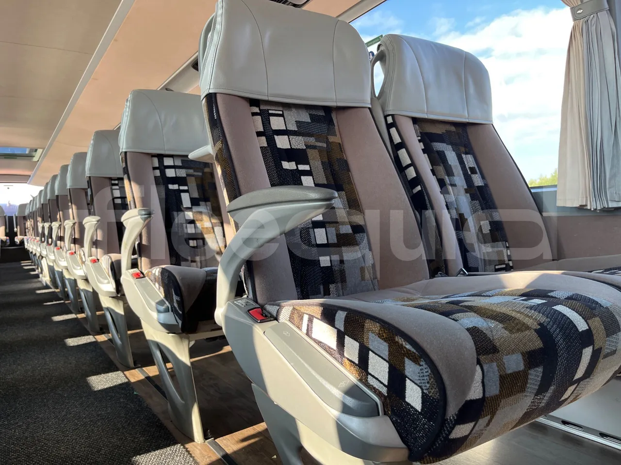 Setra S431 DT - EUR6 - 375kW - 13.89m - armrest detail photo