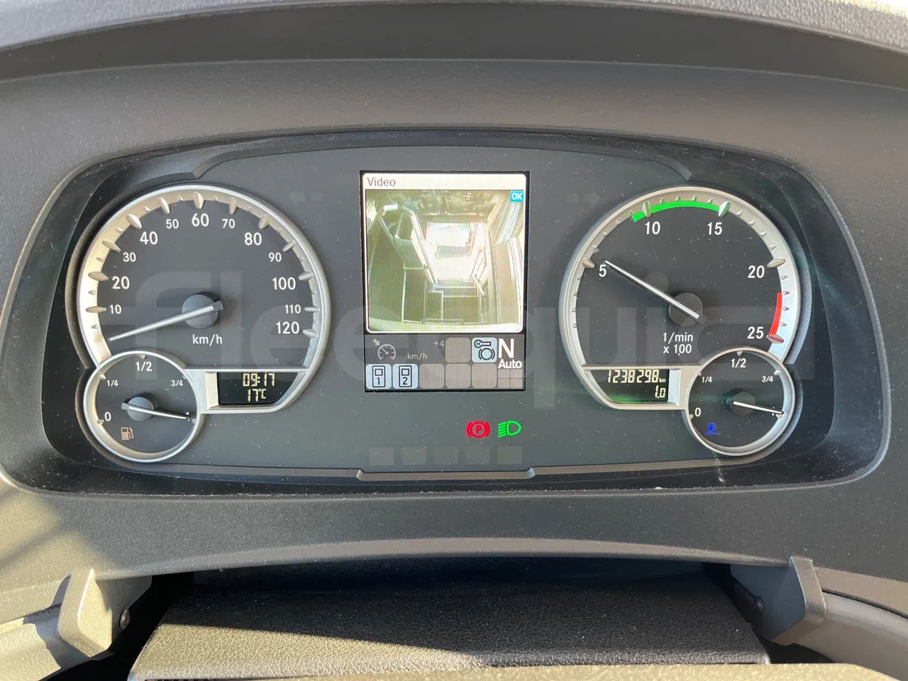 Setra S431 DT - EUR6 - 375kW - 13.89m - dashboard lights on