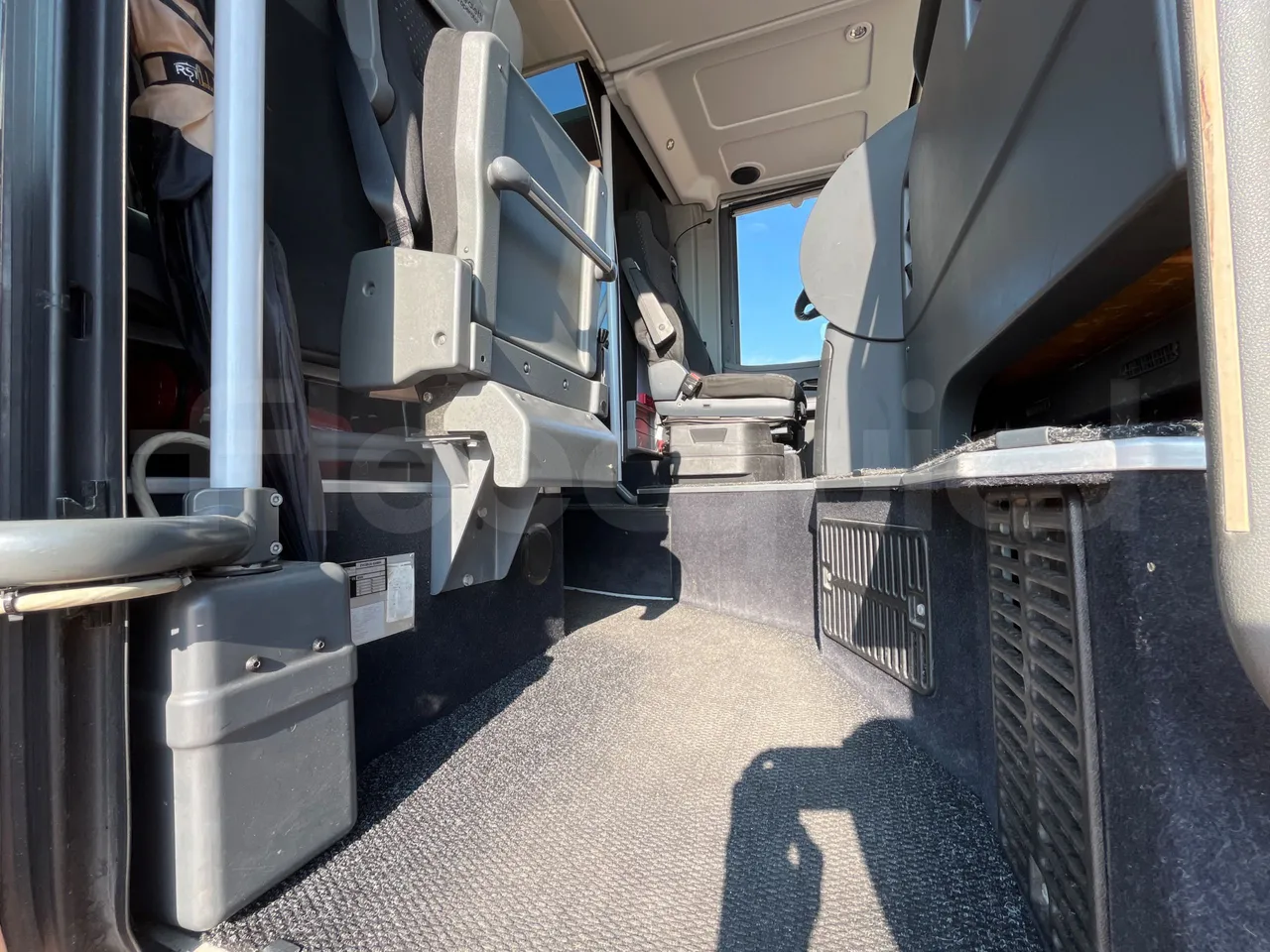 Setra S431 DT - EUR6 - 375kW - 13.89m - door mechanism photo