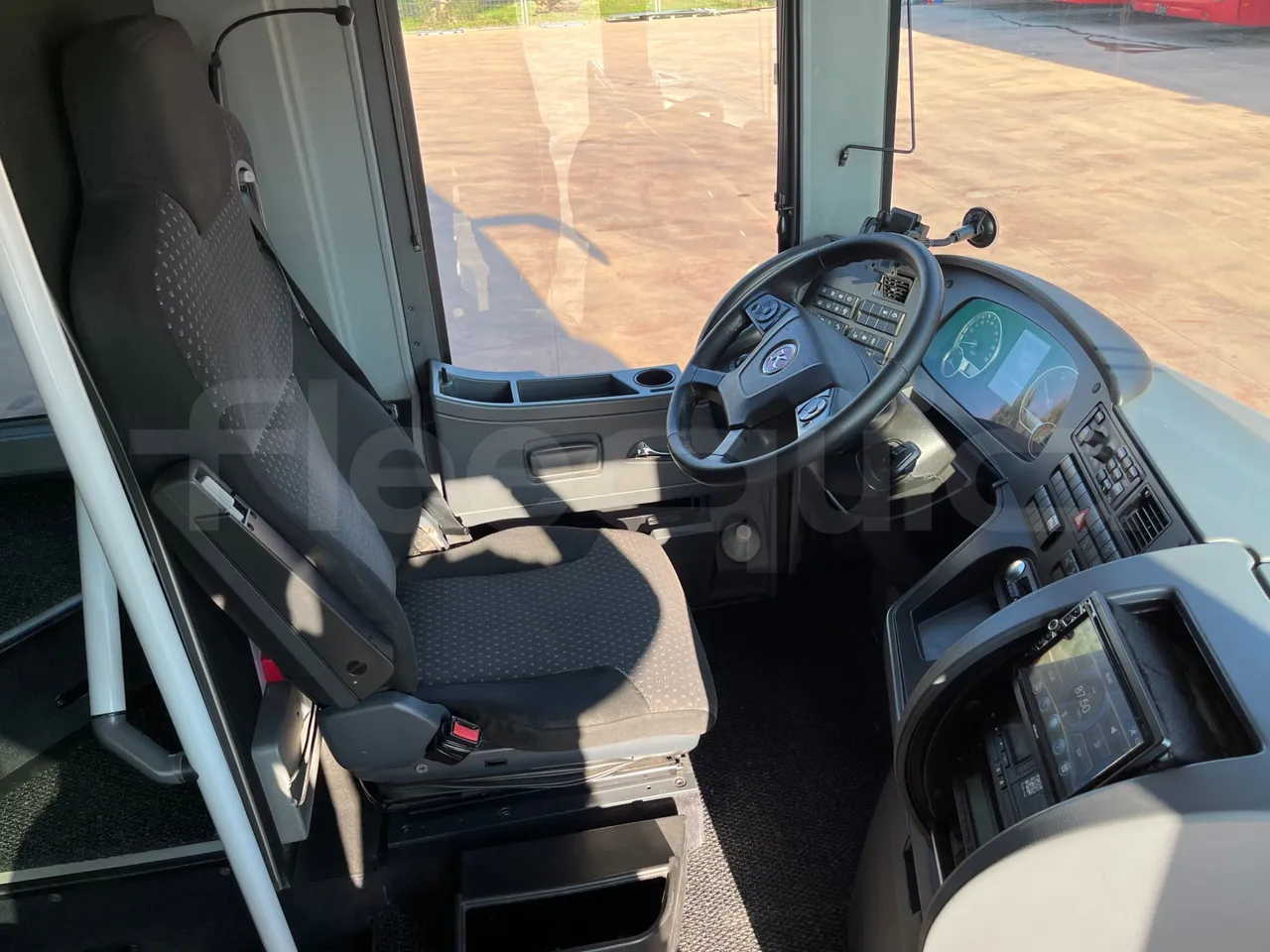 Setra S431 DT - EUR6 - 375kW - 13.89m - driver's seat photo
