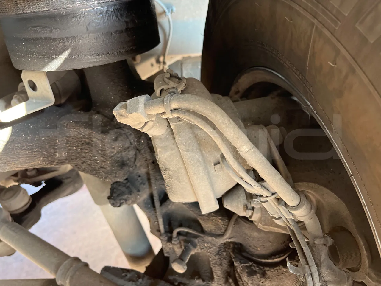 Setra S431 DT - EUR6 - 375kW - 13.89m - front brake calipers left