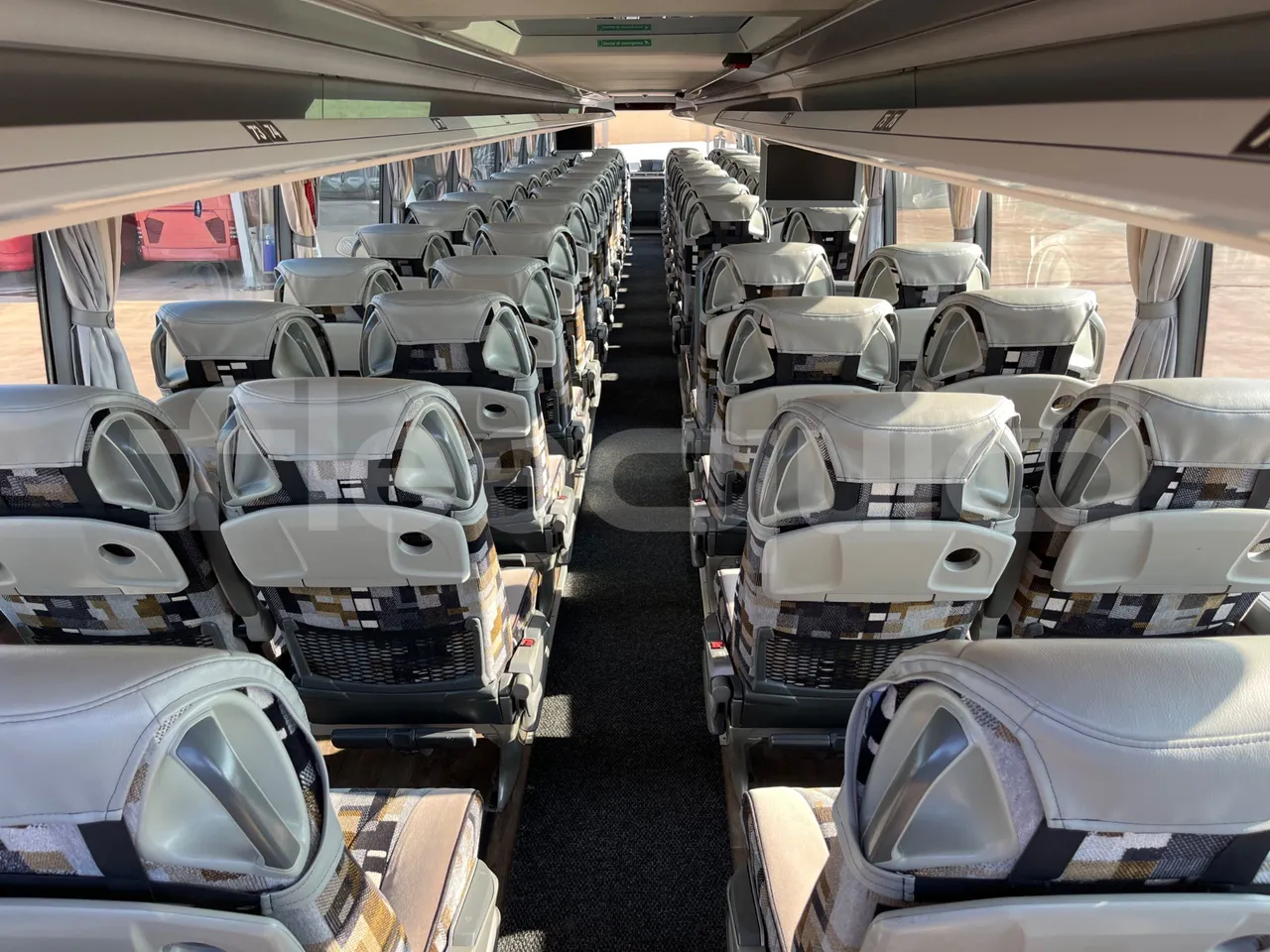 Setra S431 DT - EUR6 - 375kW - 13.89m - forward view middle aisle