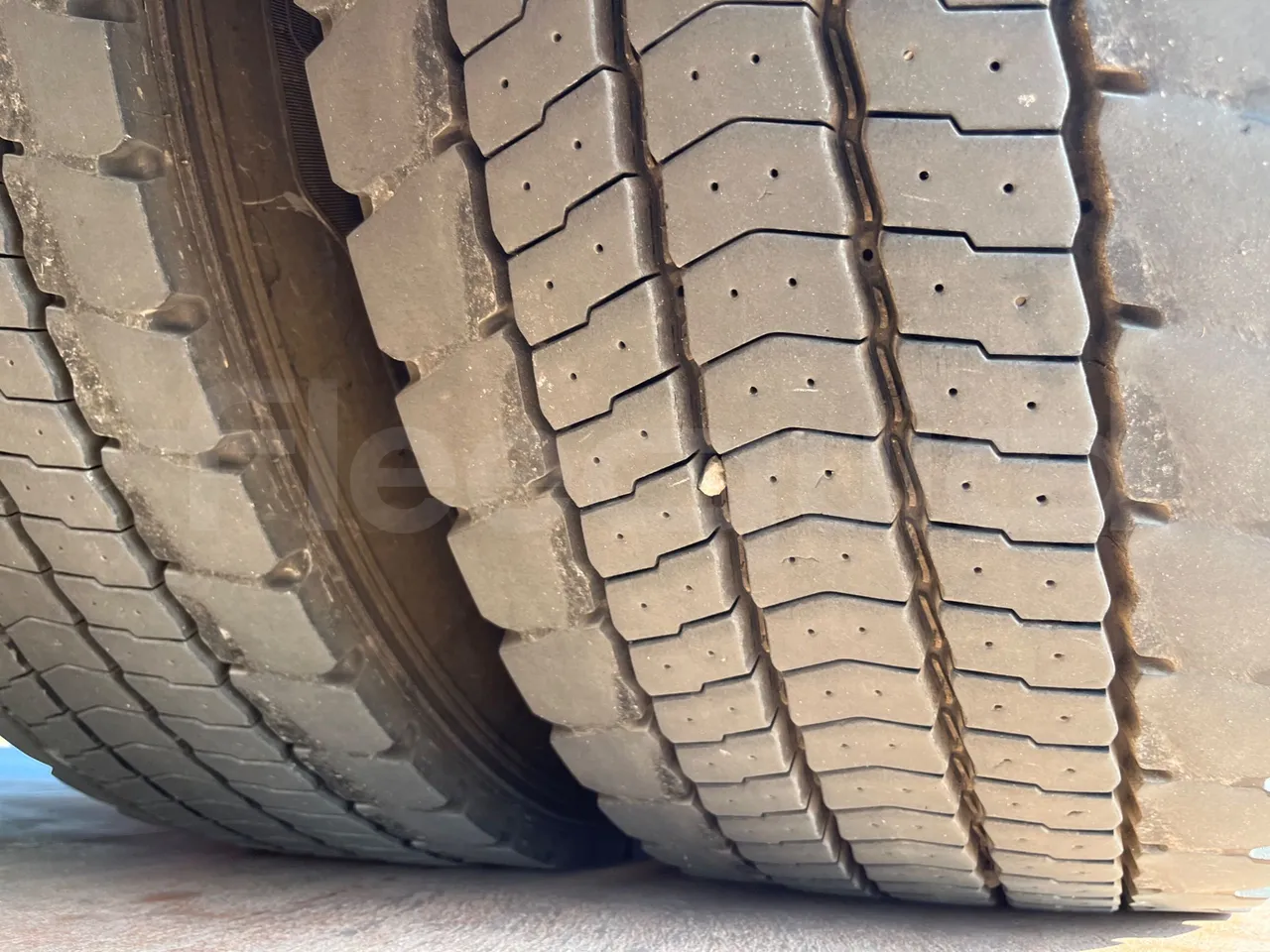 Setra S431 DT - EUR6 - 375kW - 13.89m - tread condition front tires left